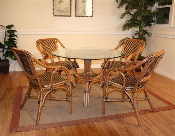 Rotan Table That Stores Chairs Leo & Moon Exclusive © Rattan