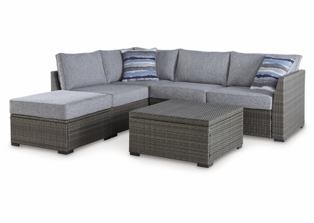 Valencia Outdoor Wicker Sectional With Coffee Table 