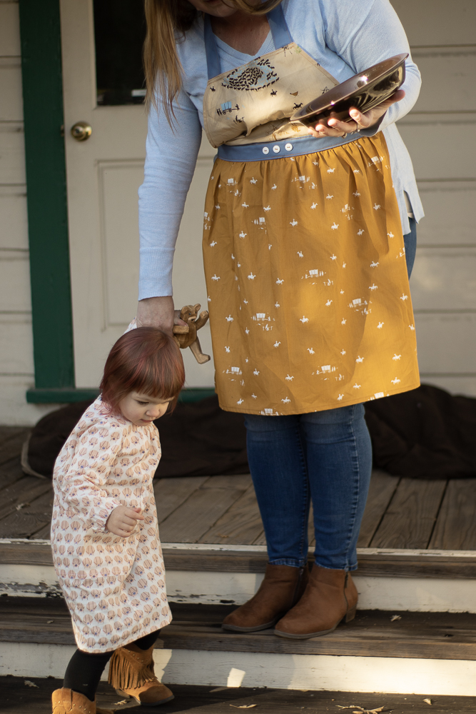 Sewing Tutorial & Free Pattern Everyday Apron by Heidi Staples