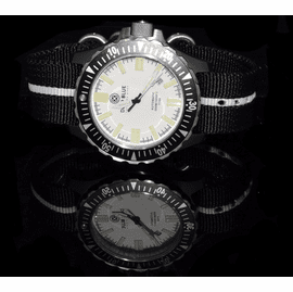 DAYNIGHT T100 OPS PRO TRITIUM FLAT TUBES on a White Stripe Nato