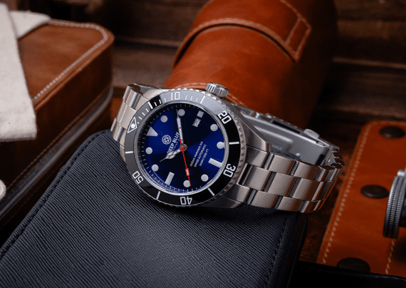 OCEAN MARINER  300 42MM SWISS AUTOMATIC BRACELET DIVER