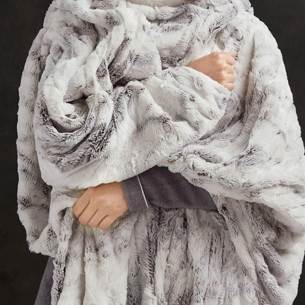 Beautyrest 100 Polyester Marble Faux Fur Heated Throw 50"W x 70"L