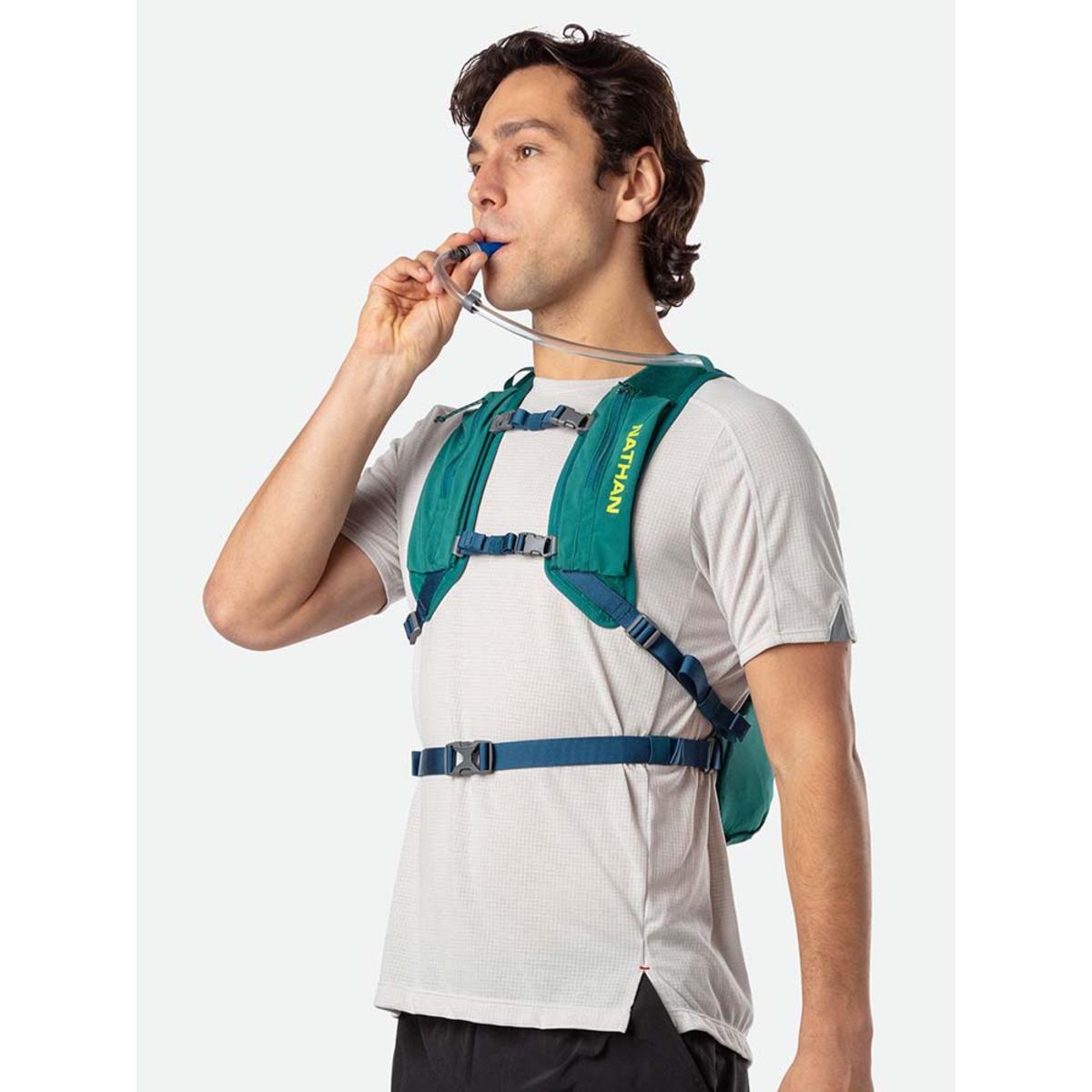 Nathan Unisex Crossover 10 Liter Hydration Pack The Warming Store
