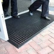 Heavy Duty Rubber Mat, <br> 42"L x 19"W <br> Vetone 0500-0181MWI