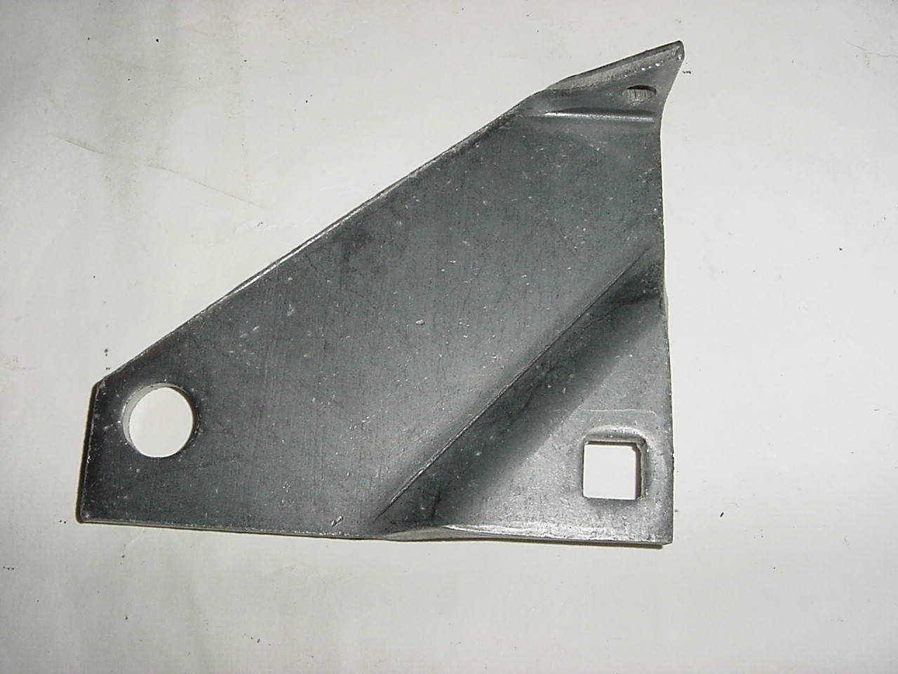 C25080 Deck Belt Idler Pivot Bracket