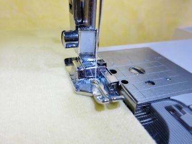 1/4" Quilt Foot, #XC6800251SLANT 