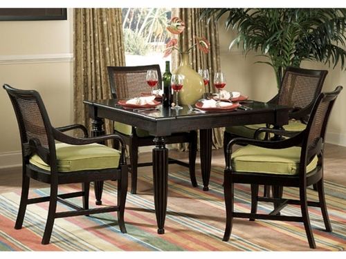 Traders Dining Set
