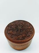 Round Box with Filigree Flowers