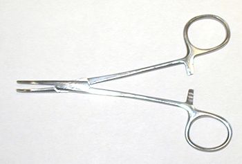 Hemostats  5" curved tip