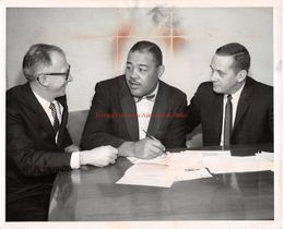 1962 Boxing JOE LOUIS Vintage Photograph SIGNS TO TELL LIFE STORY ON TELEVISION