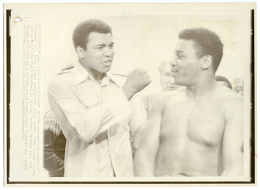 1976 Boxing MUHAMMAD ALI vs JIMMY YOUNG Vintage Photograph