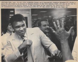 1984 MUHAMMAD ALI Vintage Boxing Wire Photo KENNEDY AIRPORT New York City