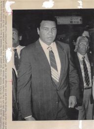 1990 MUHAMMAD ALI Vintage Boxing Wire Photo PEACEKEEPING MISSION In JORDAN