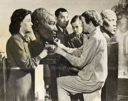 Jack Dempsey and sculptress Ruth Yates - Archive Photo - 1940