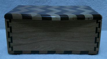 *TRINKET BOX CHERRY AND WALNUT (0224202601) *TRINKET BOX CHERRY AND WALNUT (0224202601)