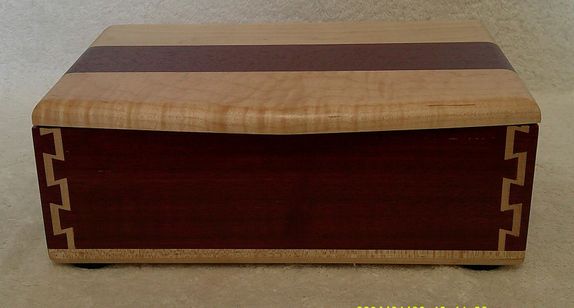 TRINKET BOX, SOLID MAPLE AND PURPLE HEART (0912202501)