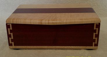 TRINKET BOX, SOLID MAPLE AND PURPLE HEART (0912202501)