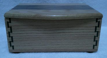 *TRINKET BOX, SOLID RED OAK AND WALNUT (0224202605) *TRINKET BOX, SOLID RED OAK AND WALNUT (0224202605)