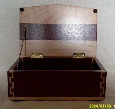 TRINKET BOX, SOLID MAPLE AND PURPLE HEART (0912202501)