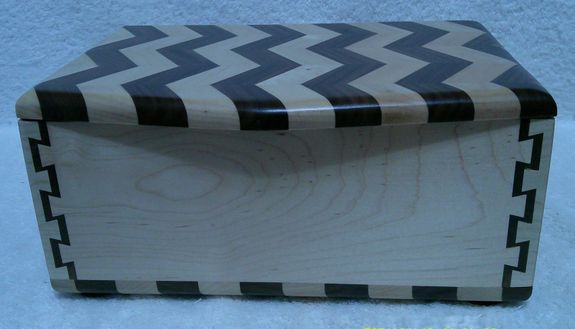 TRINKET BOX, MAPLE AND WALNUT (1003202503)