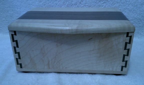 TRINKET BOX MAPLE AND WALNUT (1015202503)