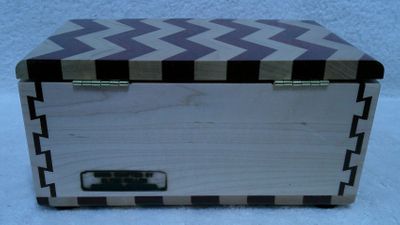 TRINKET BOX, MAPLE AND BLOOD WOOD (1003202502) TRINKET BOX, MAPLE AND BLOOD WOOD (1003202502)