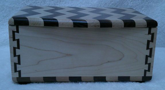 *TRINKET BOX, MAPLE AND WALNUT (0223202601)