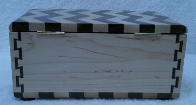 *TRINKET BOX, MAPLE AND WALNUT (0223202601)