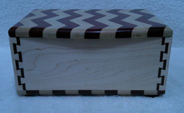 TRINKET BOX, MAPLE AND BLOOD WOOD (1003202502) TRINKET BOX, MAPLE AND BLOOD WOOD (1003202502)
