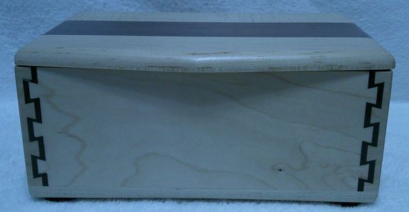 *TRINKET BOX MAPLE AND WALNUT (0224202604)