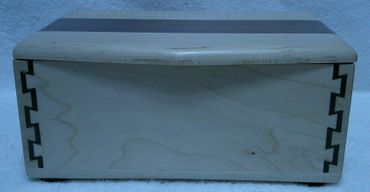 *TRINKET BOX MAPLE AND WALNUT (0224202604) *TRINKET BOX MAPLE AND WALNUT (0224202604)