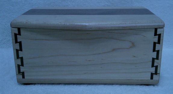 **TRINKET BOX MAPLE AND WALNUT (0226202602)