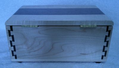 TRINKET BOX, MAPLE AND WALNUT (0916202502)