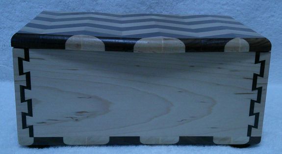 *TRINKET BOX, MAPLE AND WALNUT (0224202602)