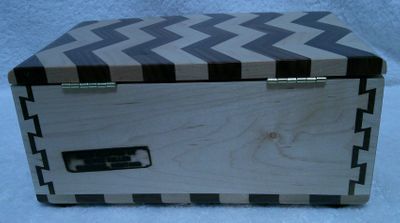 TRINKET BOX, MAPLE AND WALNUT (1004202501) TRINKET BOX, MAPLE AND WALNUT (1004202501)