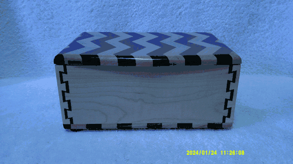 TRINKET BOX MAPLE AND WALNUT (1009202501)