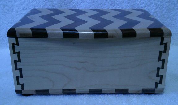 TRINKET BOX MAPLE AND WALNUT (1009202501)