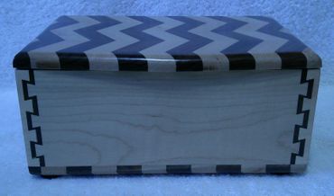 TRINKET BOX MAPLE AND WALNUT (1009202501) TRINKET BOX MAPLE AND WALNUT (1009202501)