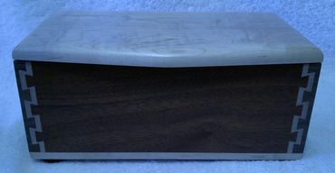 TRINKET BOX MAPLE AND WALNUT (1015202501) TRINKET BOX MAPLE AND WALNUT (1015202501)