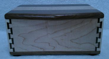 TRINKET BOX MAPLE AND WALNUT (1019202501)