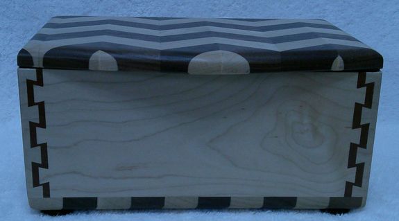 *TRINKET BOX MAPLE AND WALNUT (0224202603)