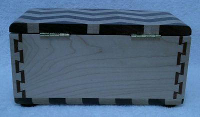 *TRINKET BOX MAPLE AND WALNUT (0224202603)