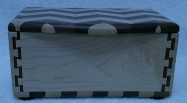 *TRINKET BOX MAPLE AND WALNUT (0224202603) *TRINKET BOX MAPLE AND WALNUT (0224202603)
