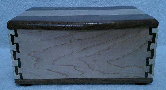 TRINKET BOX MAPLE AND WALNUT (1019202501)