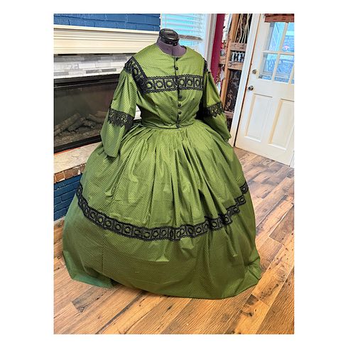 Green with Black Historical Print and Black Venice Lace 32