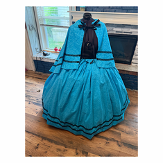 Queens Turquoise Mottled Civil War Cape Set