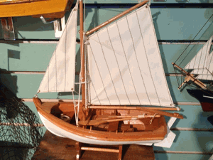 Classic Wooden Sailboat - Model