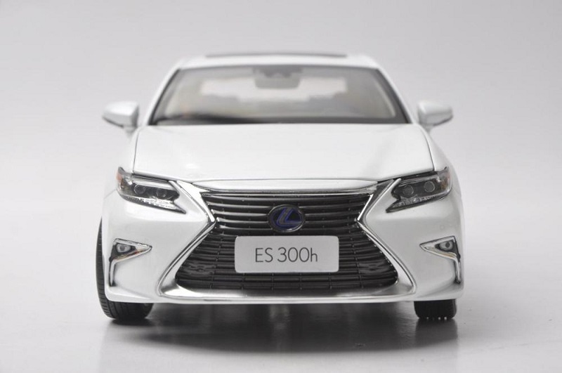 1/18 Lexus ES 300h 2015 ES300h ES300 Toyota White Sedan Alloy Toy Car