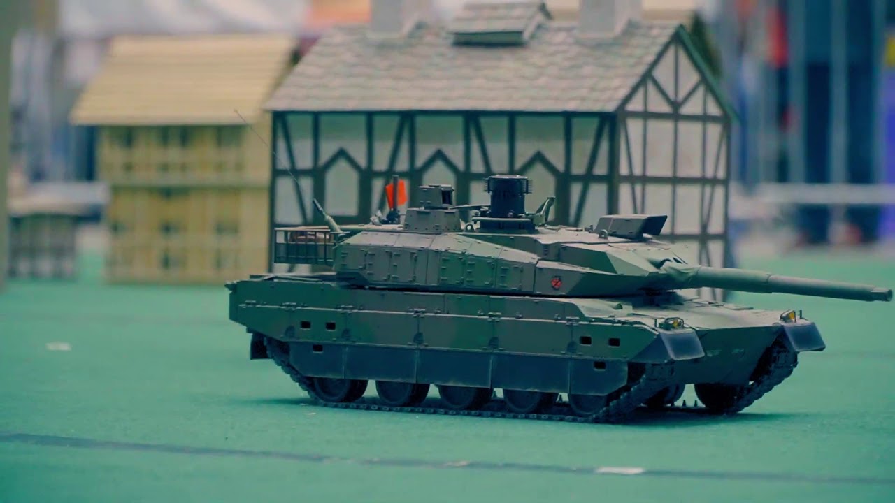 RC tank battle destroy domino buildings. (Best Remote Control Tanks for