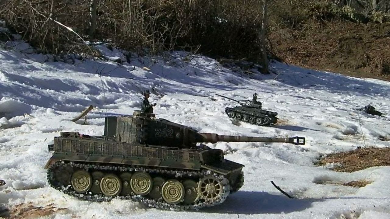 U.S. Main Battle Tank M1A2 Abrams 1/35 & Toy soldiers Army men. (Best